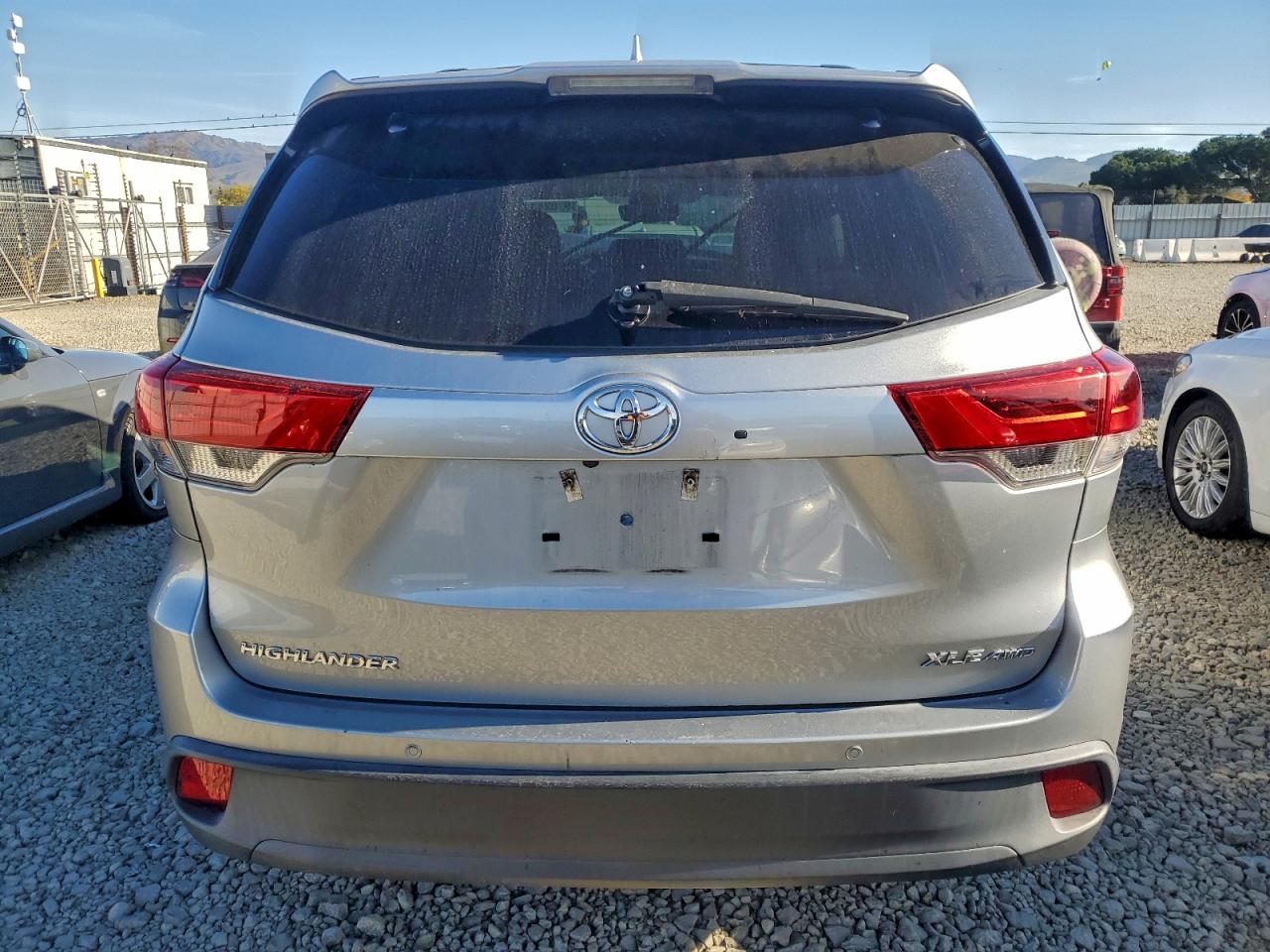 2018 TOYOTA HIGHLANDER SE photo 6