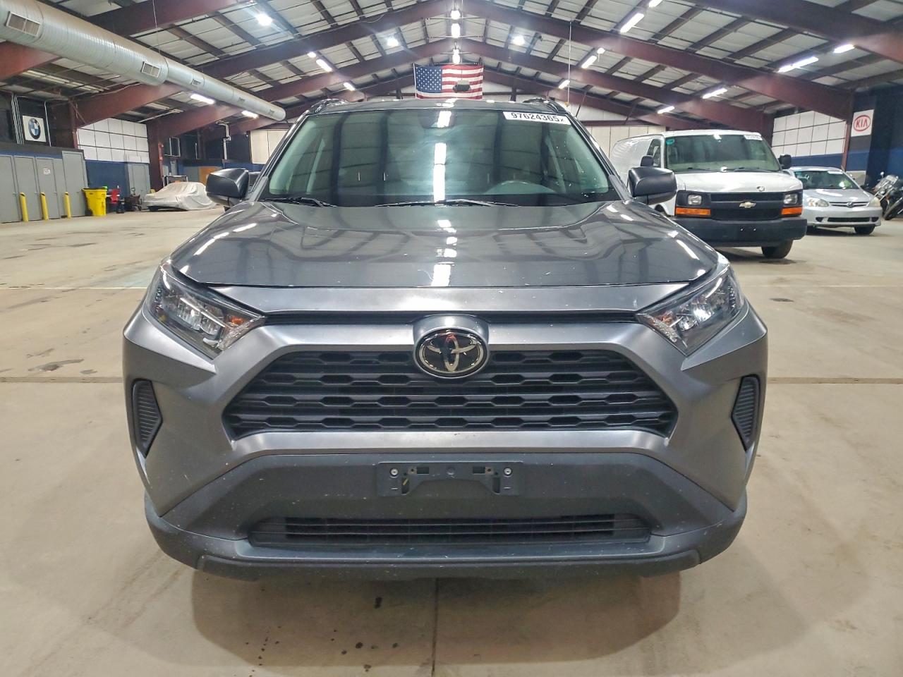 2019 TOYOTA RAV4 LE photo 5