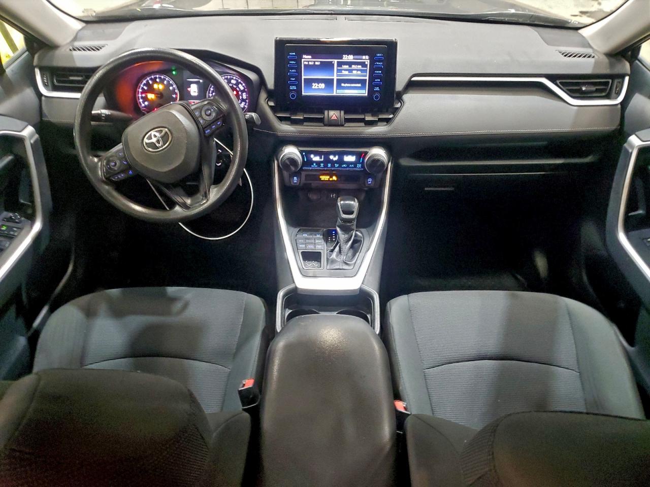 2019 TOYOTA RAV4 LE photo 8