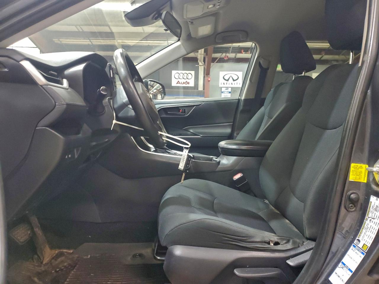 2019 TOYOTA RAV4 LE photo 7