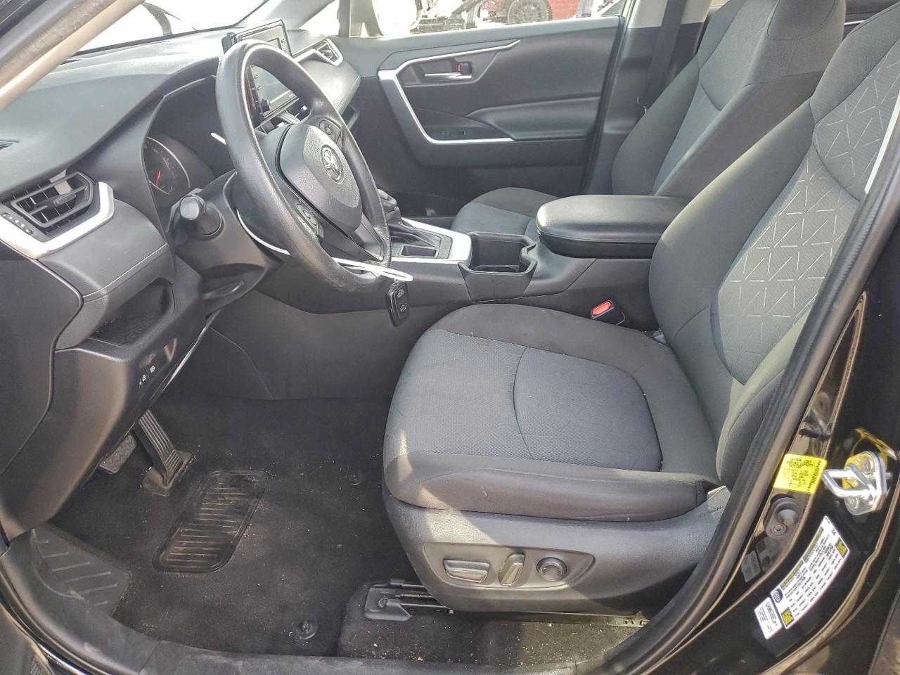 2022 TOYOTA RAV4 XLE photo 19
