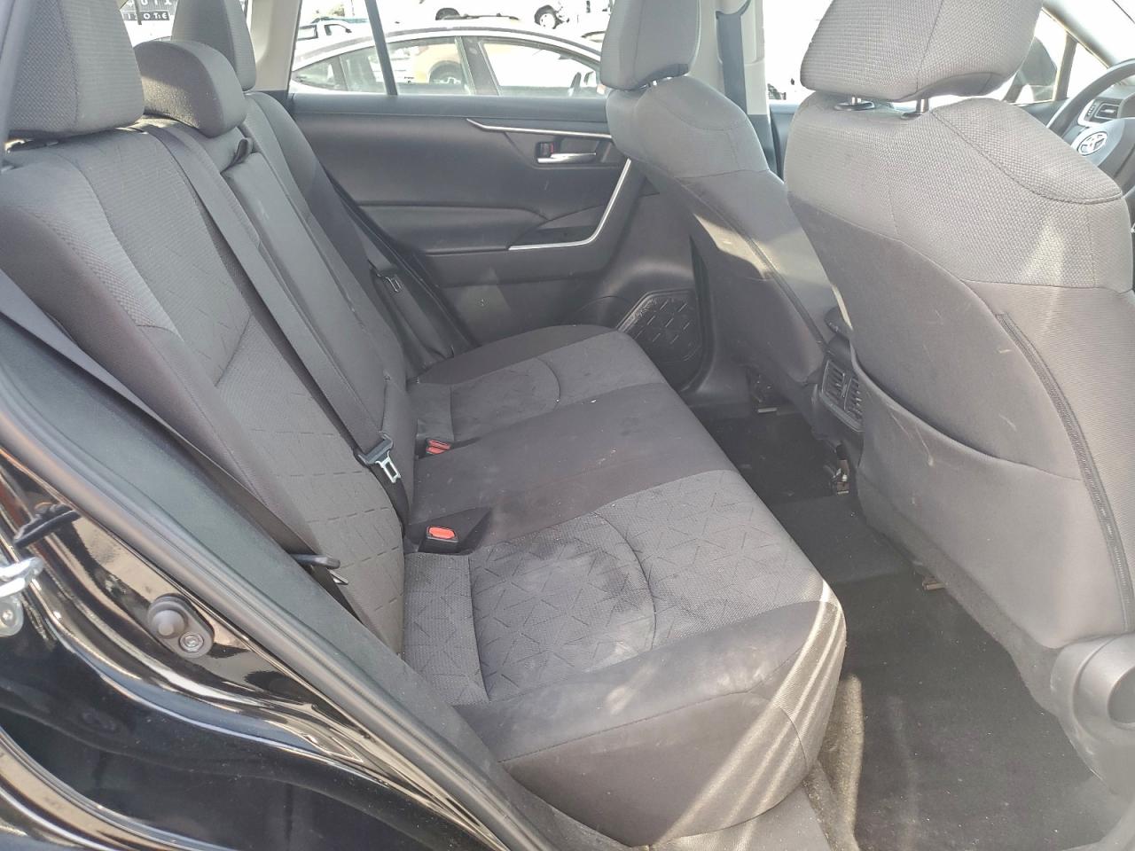 2022 TOYOTA RAV4 XLE photo 31