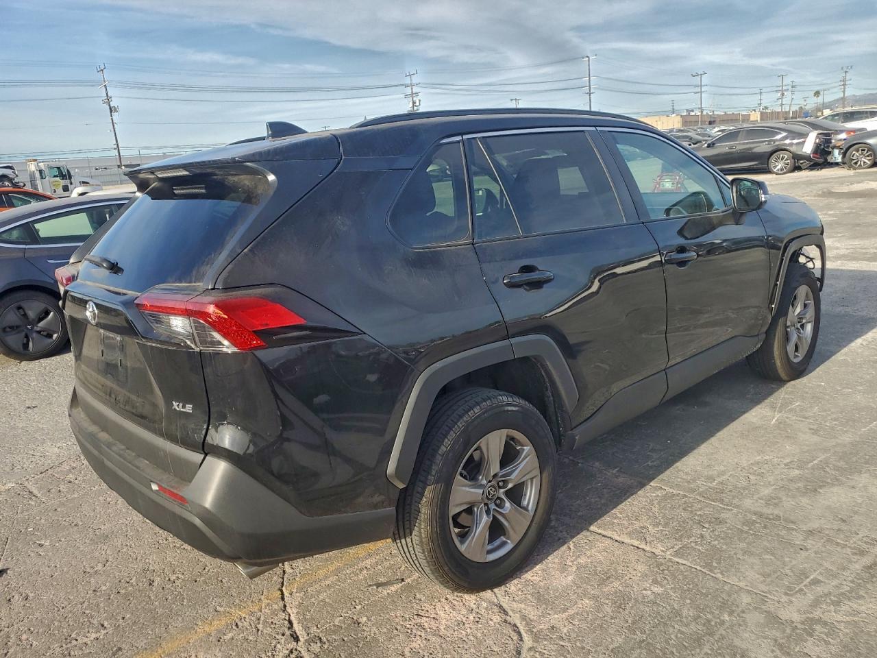 2022 TOYOTA RAV4 XLE photo 7