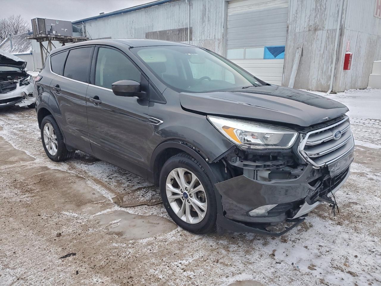 2017 FORD ESCAPE SE photo 4