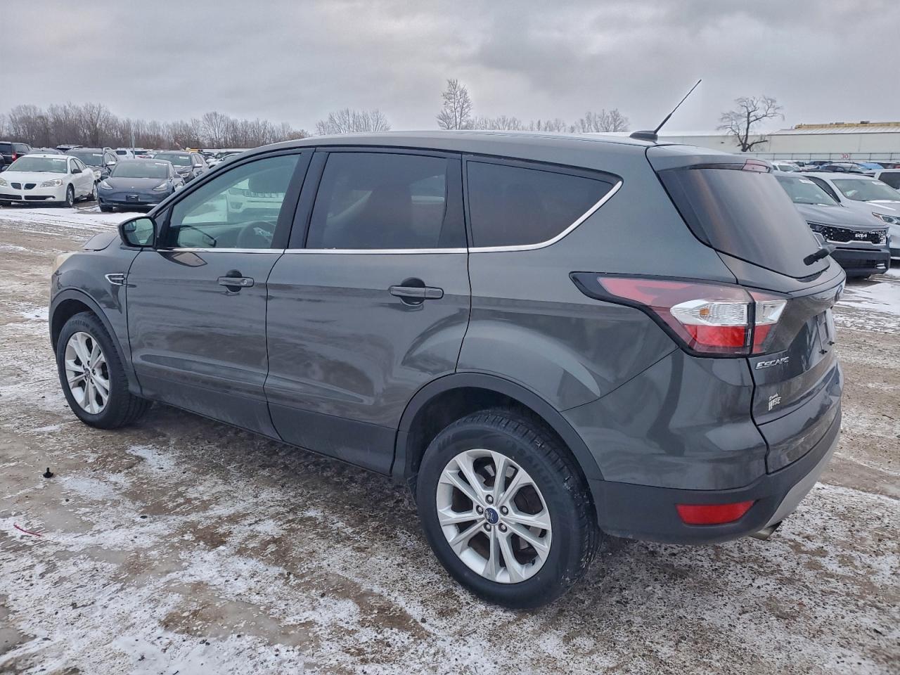 2017 FORD ESCAPE SE photo 2