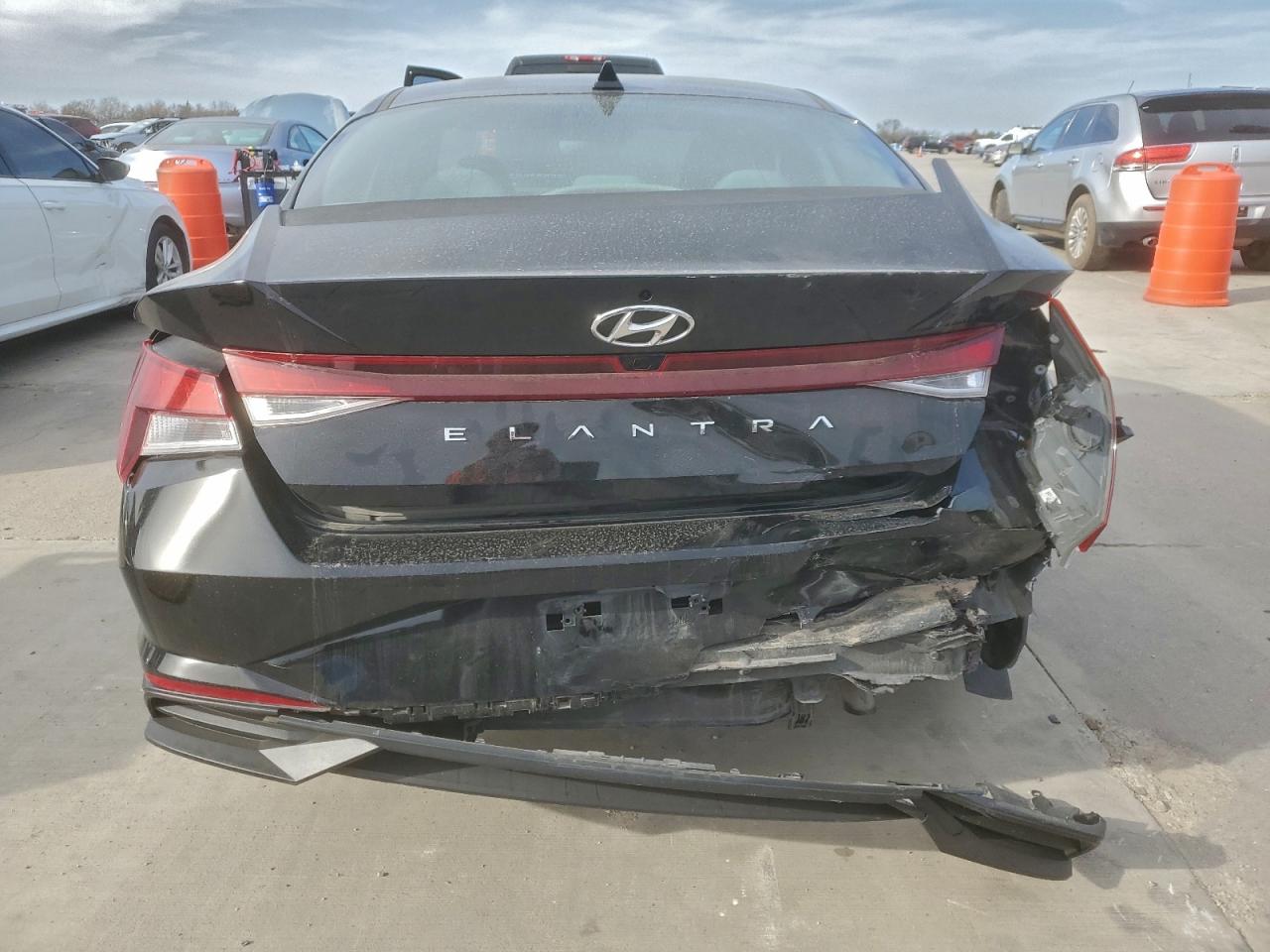 2022 HYUNDAI ELANTRA SEL photo 6