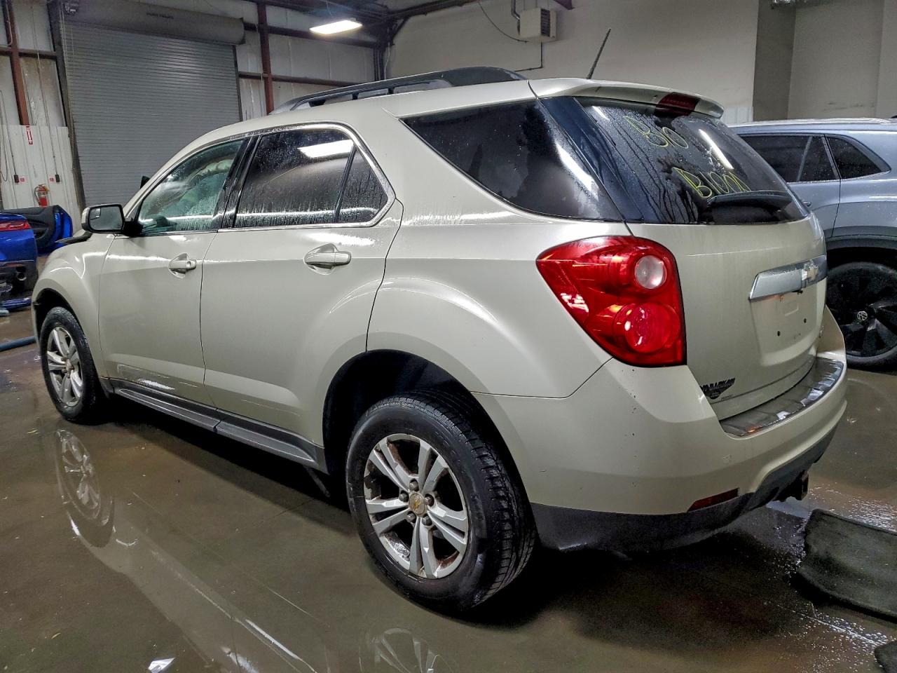 2013 CHEVROLET EQUINOX LT photo 2