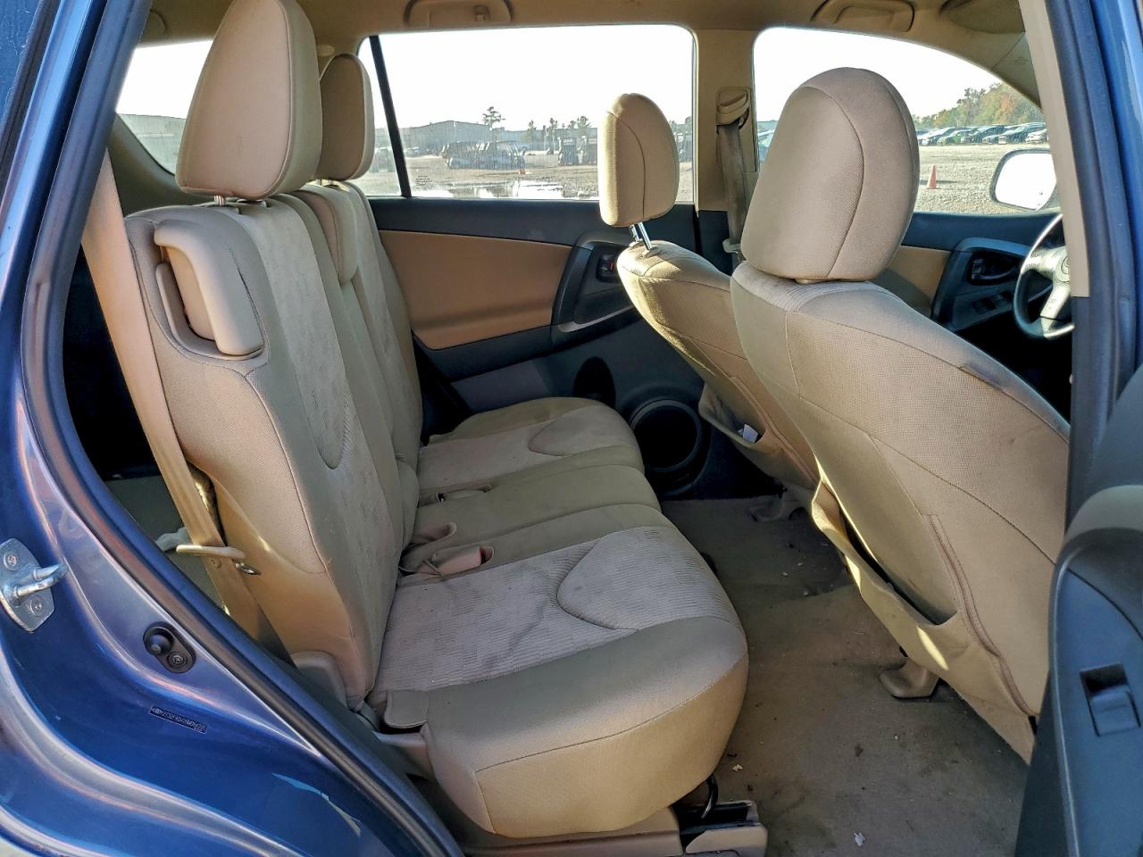2011 TOYOTA RAV4 photo 11