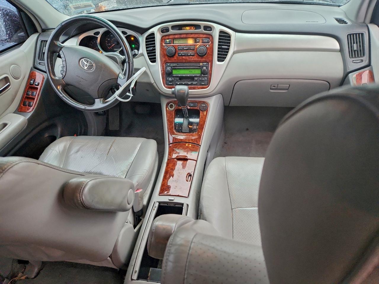 2004 TOYOTA HIGHLANDER photo 8