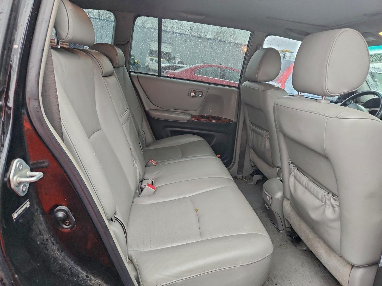 2004 TOYOTA HIGHLANDER photo 10