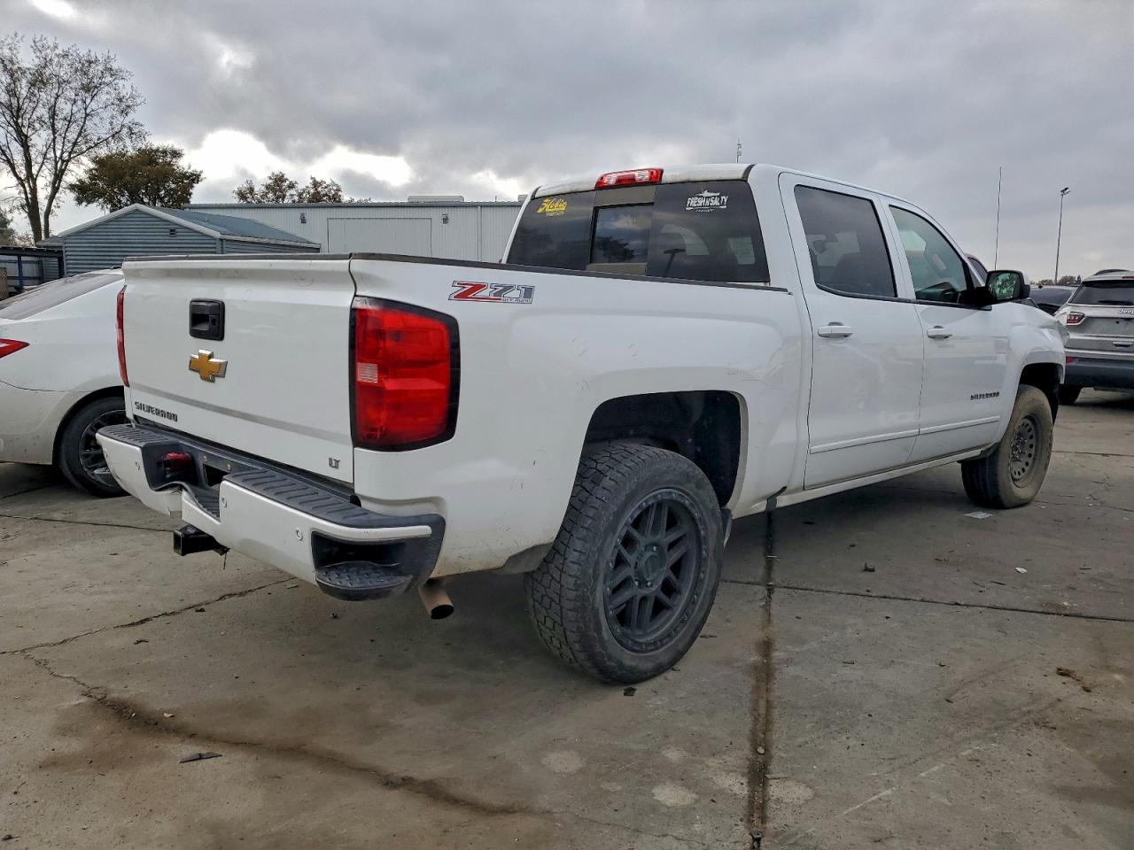 2017 CHEVROLET SILVERADO K1500 LT photo 3