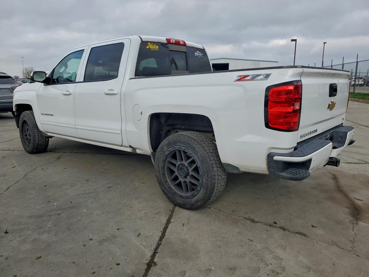 2017 CHEVROLET SILVERADO K1500 LT photo 2