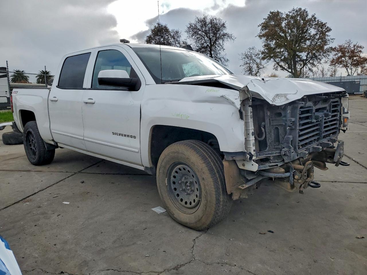 2017 CHEVROLET SILVERADO K1500 LT photo 4