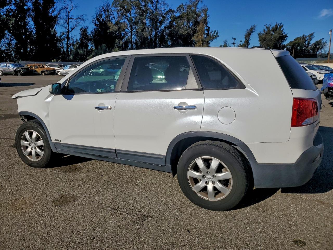 2011 KIA SORENTO BASE photo 2