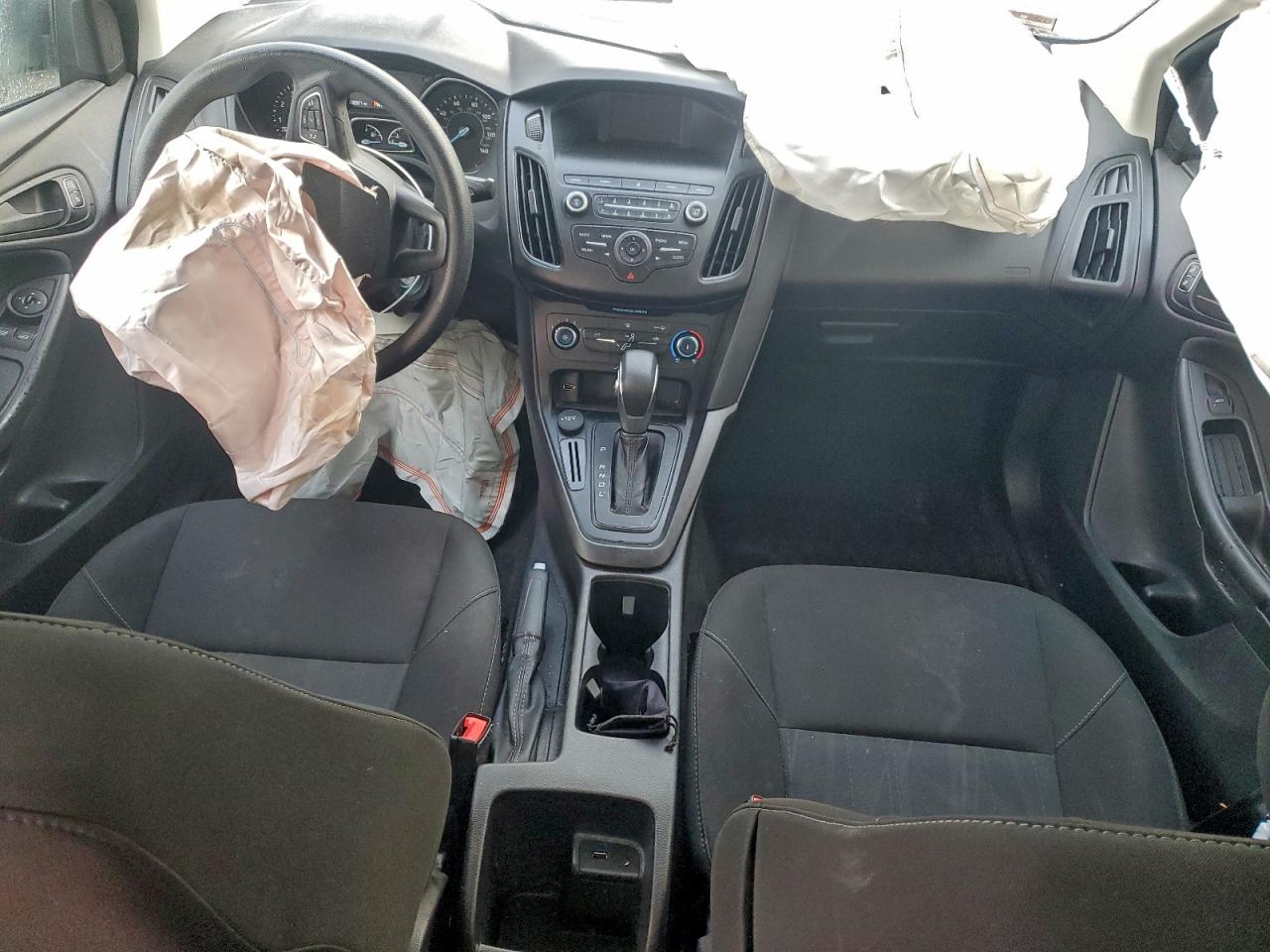 2018 FORD FOCUS S photo 8