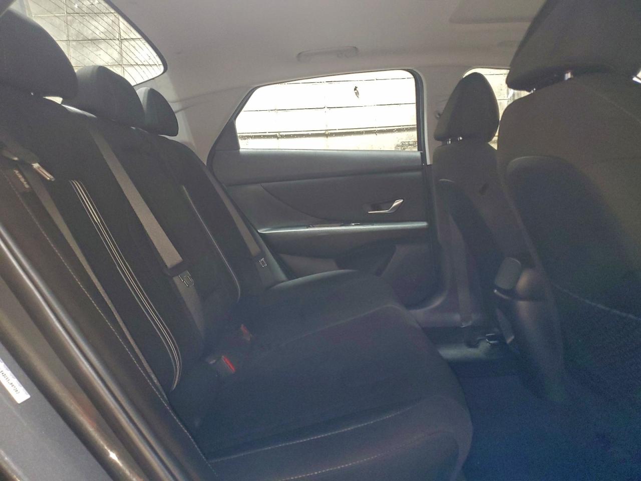 2025 HYUNDAI ELANTRA SEL photo 10
