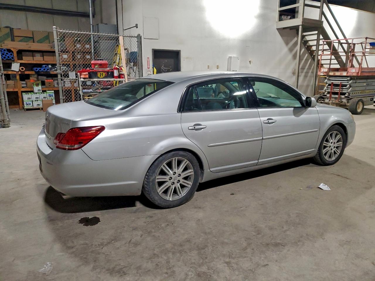 2005 TOYOTA AVALON XL photo 3