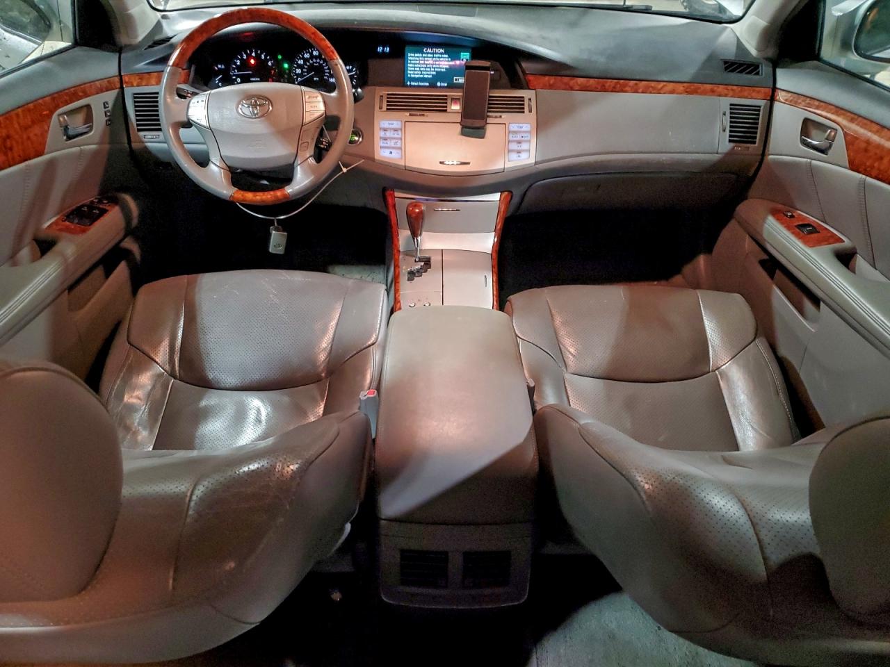 2005 TOYOTA AVALON XL photo 8