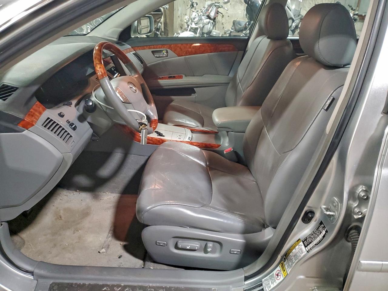2005 TOYOTA AVALON XL photo 7