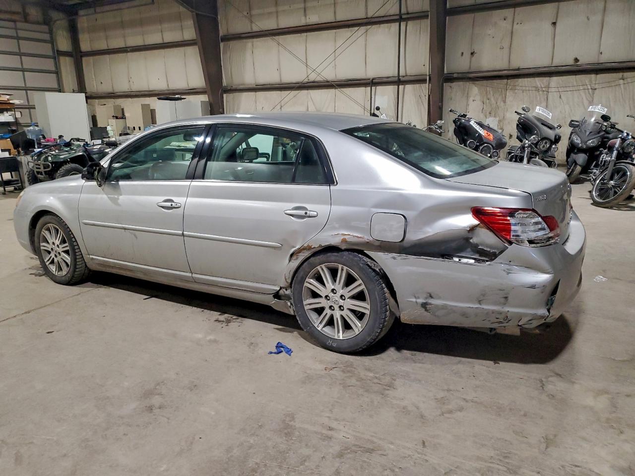 2005 TOYOTA AVALON XL photo 2