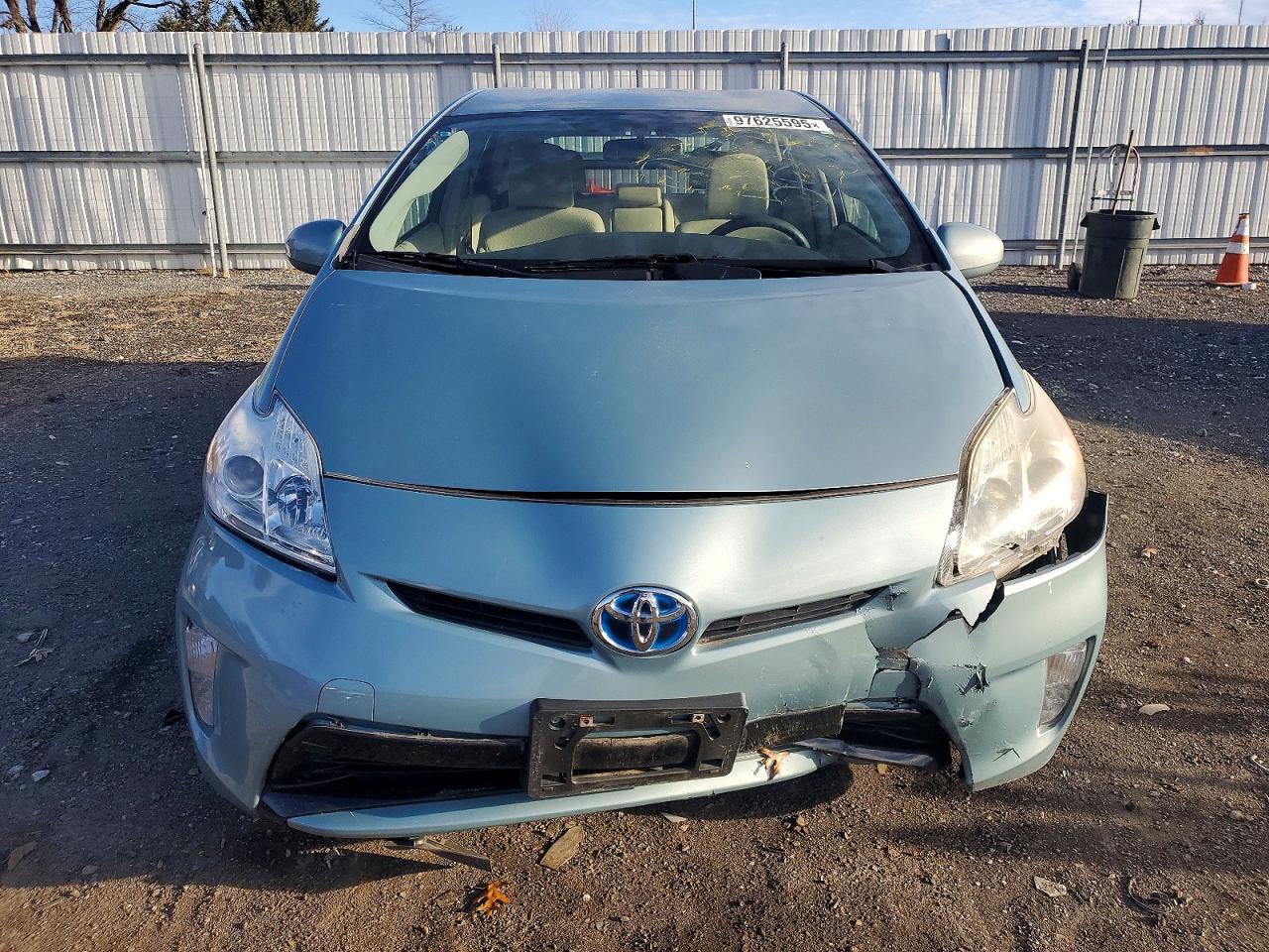 2014 TOYOTA PRIUS photo 5