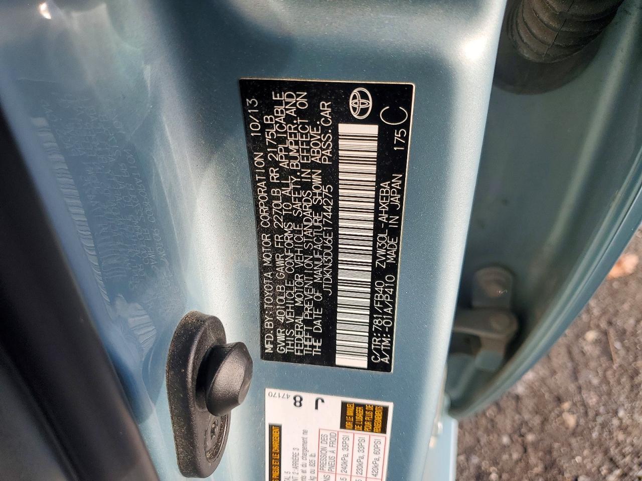 2014 TOYOTA PRIUS photo 12