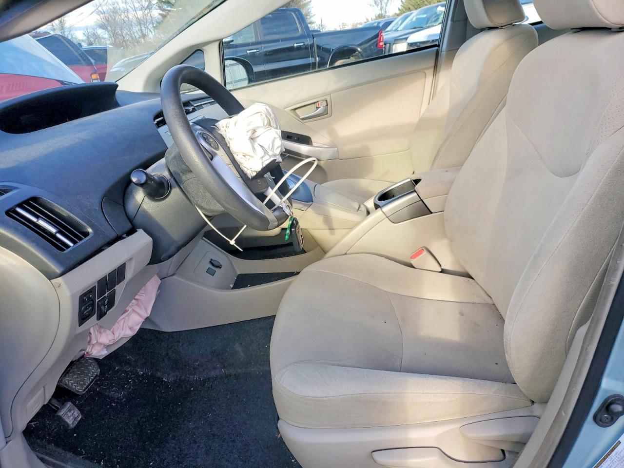 2014 TOYOTA PRIUS photo 7