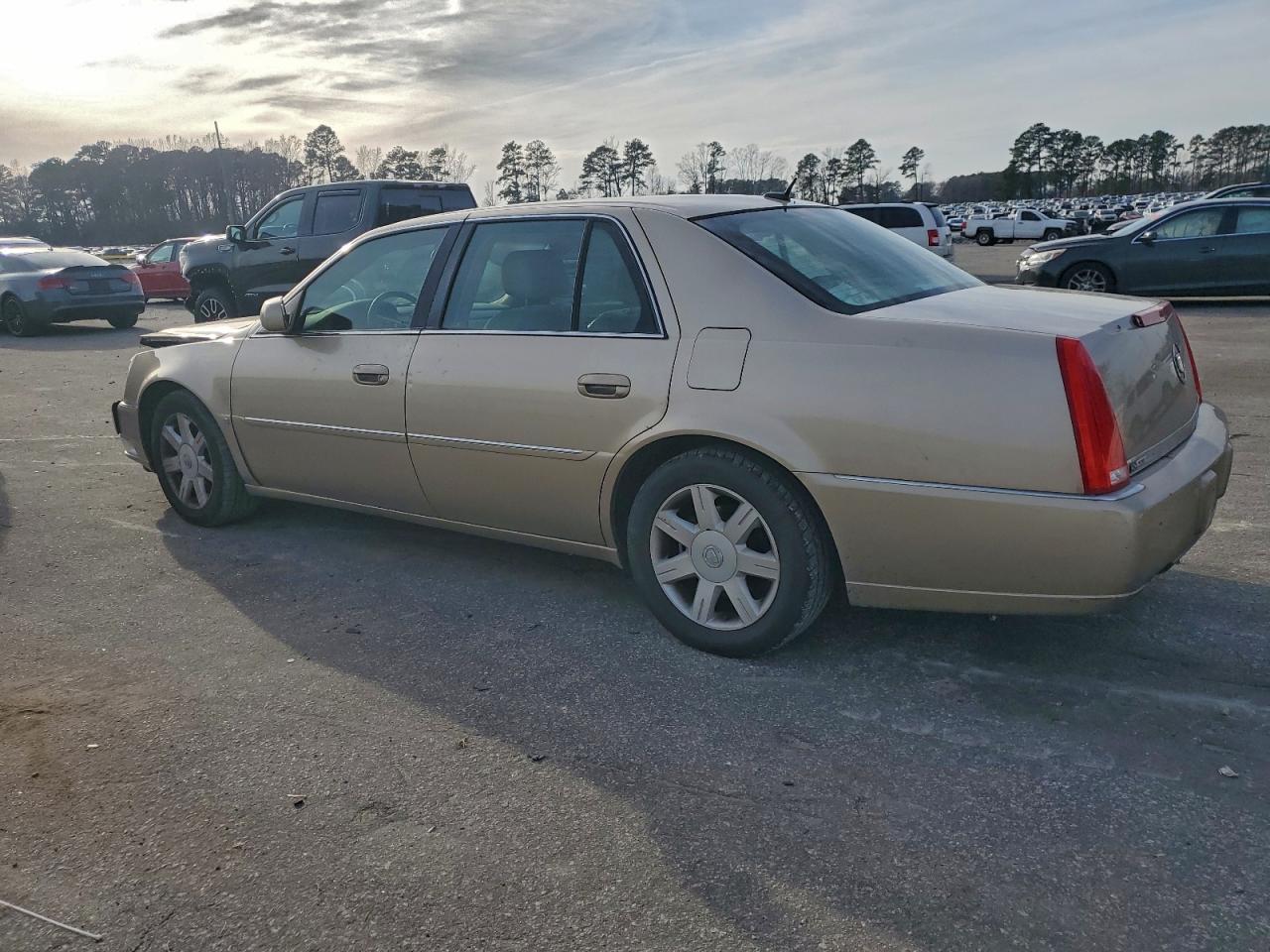 2006 CADILLAC DTS photo 2
