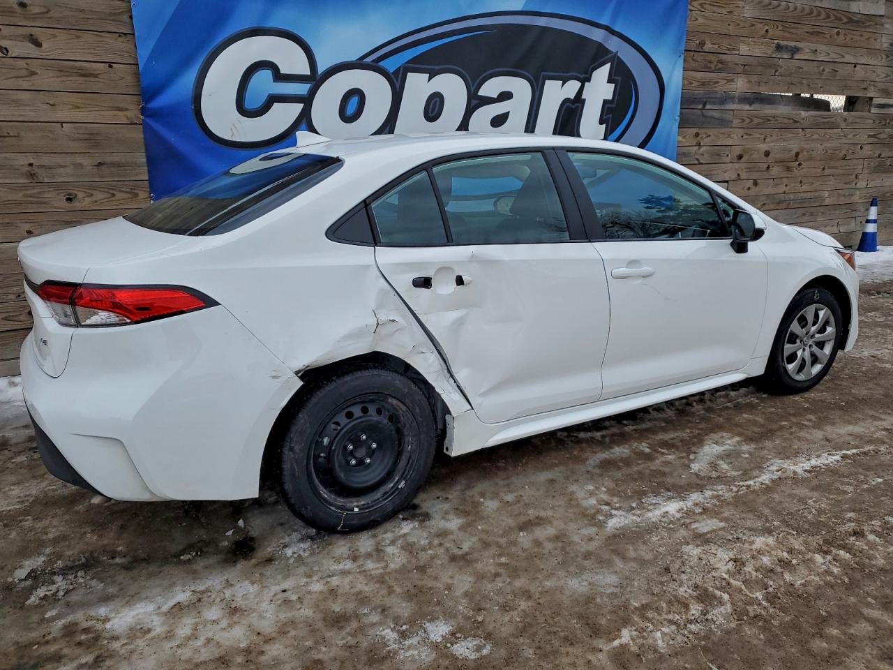 2025 TOYOTA COROLLA LE photo 3