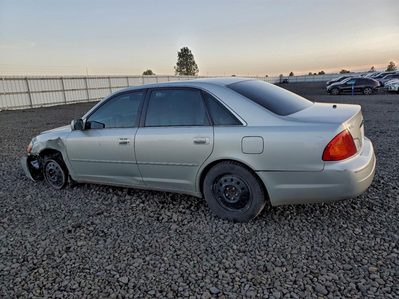2000 TOYOTA AVALON XL photo 2