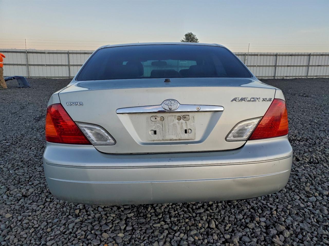 2000 TOYOTA AVALON XL photo 6