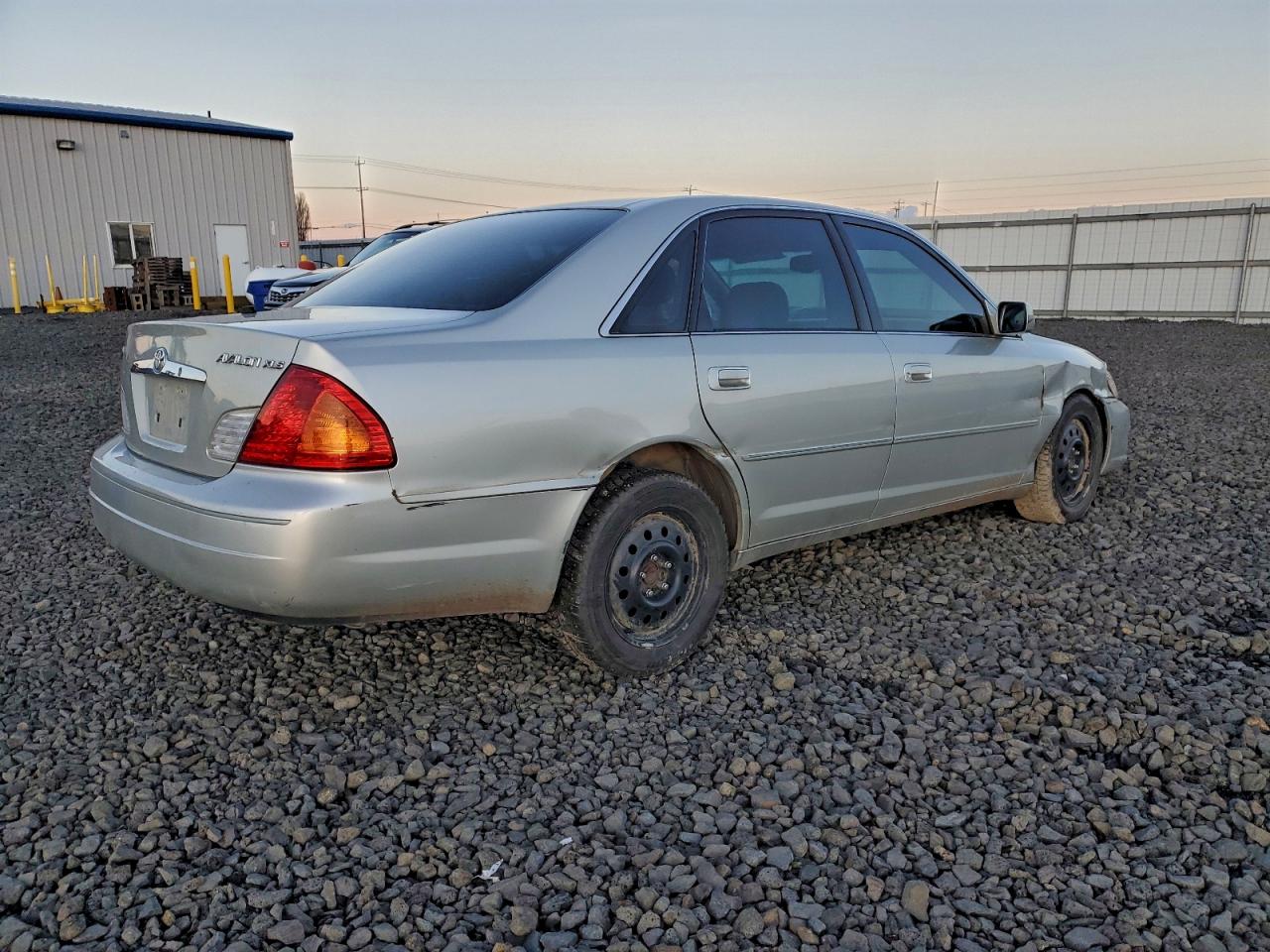 2000 TOYOTA AVALON XL photo 3