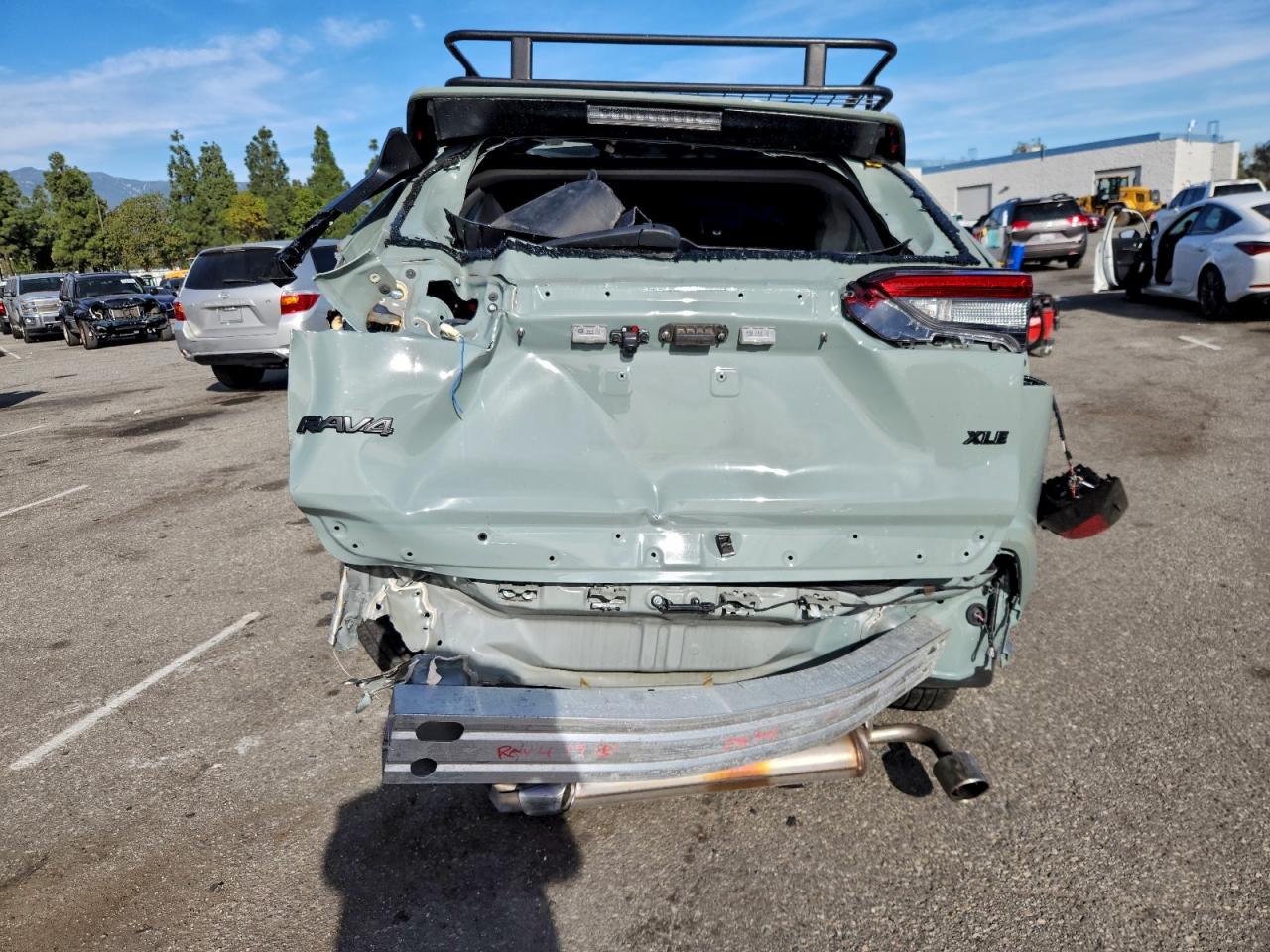 2022 TOYOTA RAV4 XLE photo 6