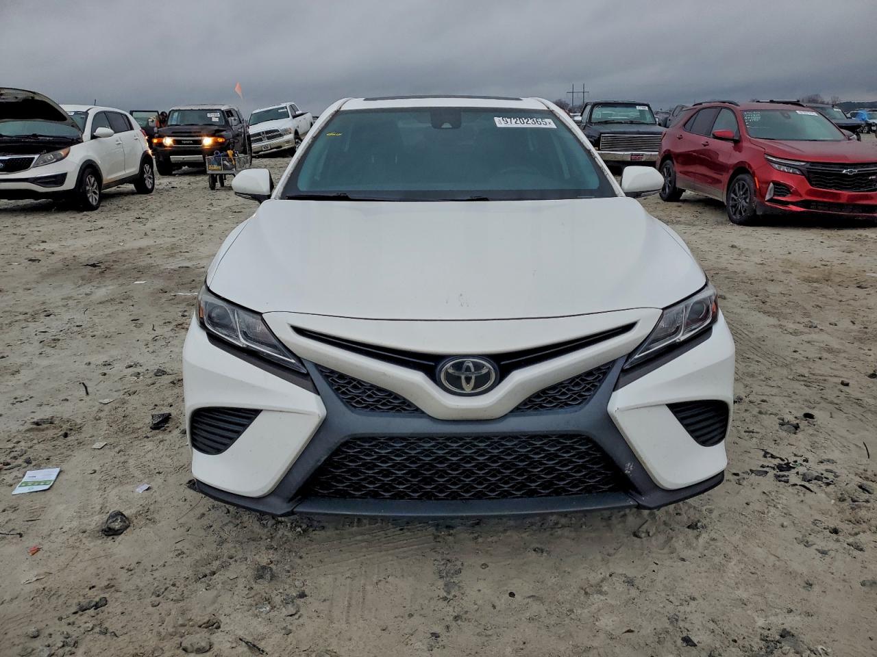 2020 TOYOTA CAMRY SE photo 9