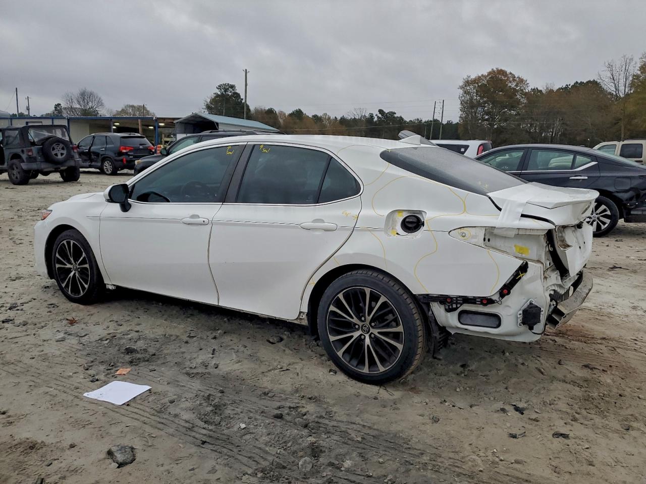 2020 TOYOTA CAMRY SE photo 3
