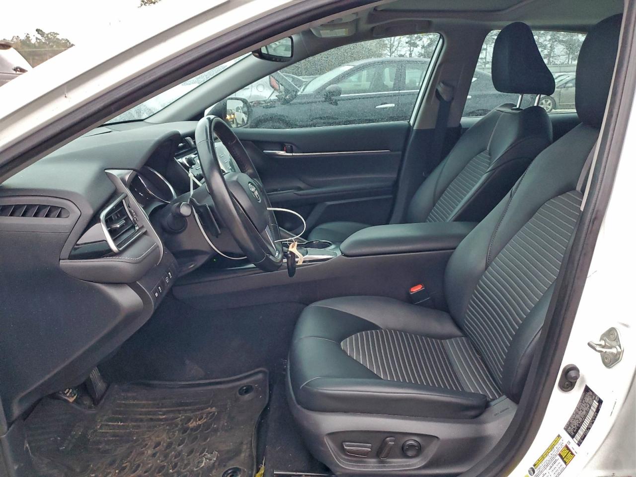 2020 TOYOTA CAMRY SE photo 13