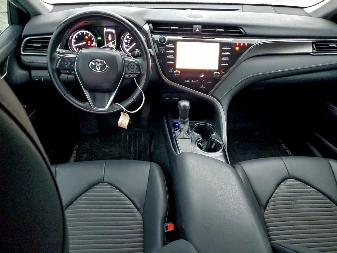 2020 TOYOTA CAMRY SE photo 15