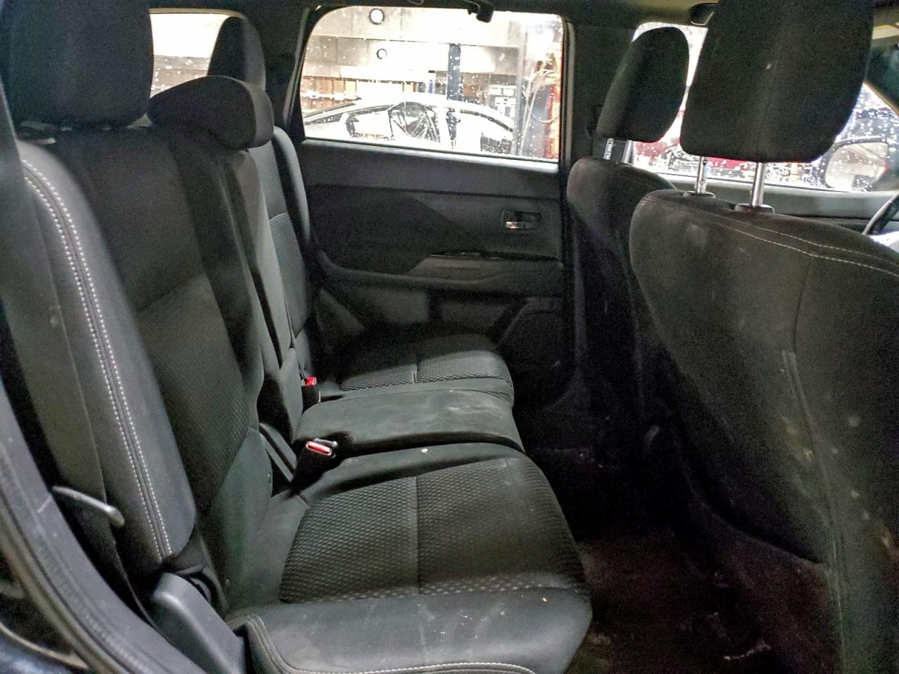 2018 MITSUBISHI OUTLANDER SE photo 11
