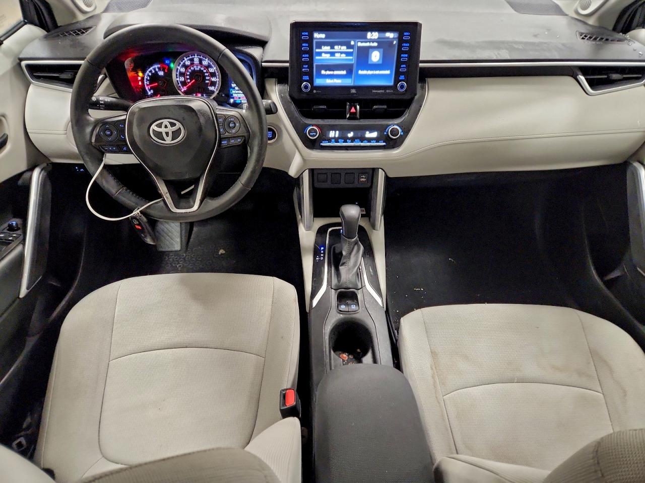 2022 TOYOTA COROLLA CROSS LE photo 8