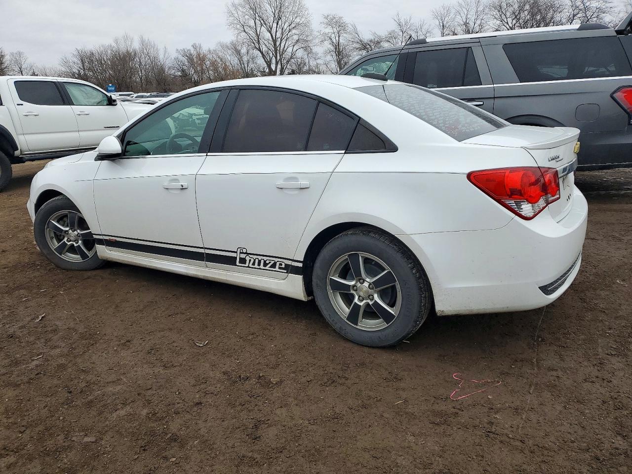 2015 CHEVROLET CRUZE LT photo 2
