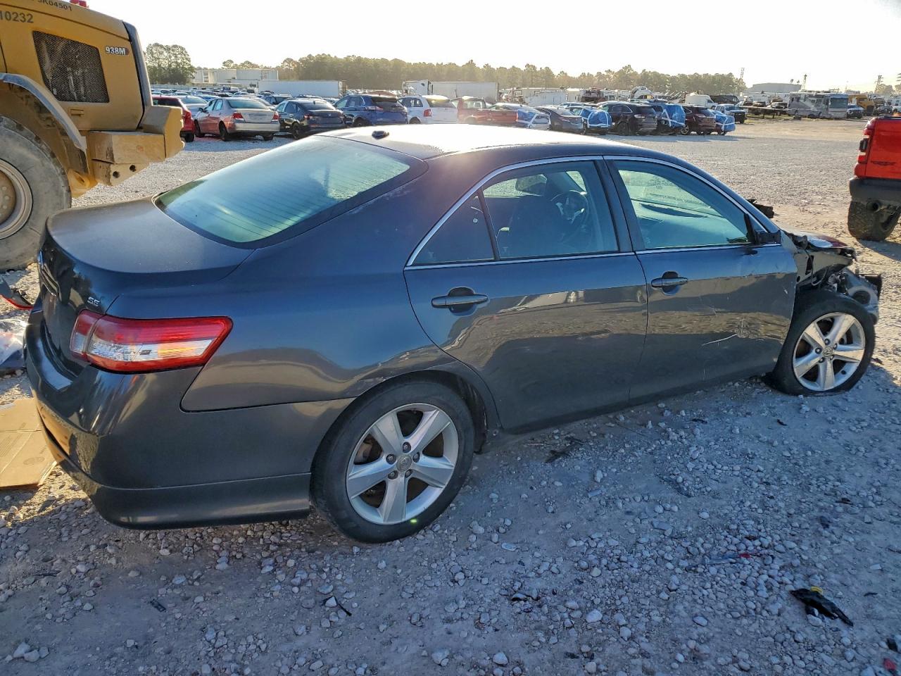 2011 TOYOTA CAMRY BASE photo 3