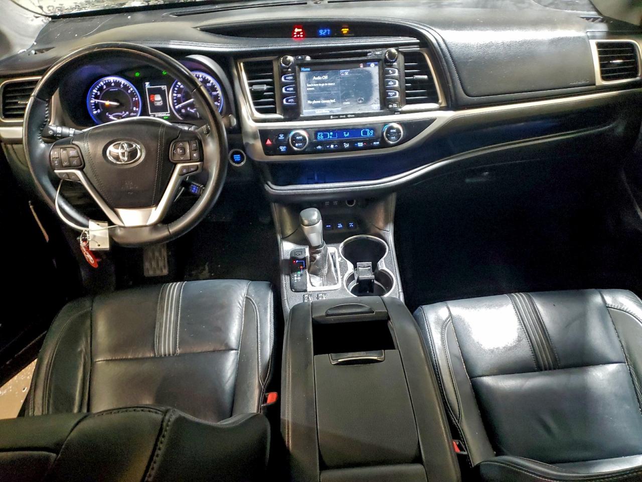 2017 TOYOTA HIGHLANDER SE photo 8