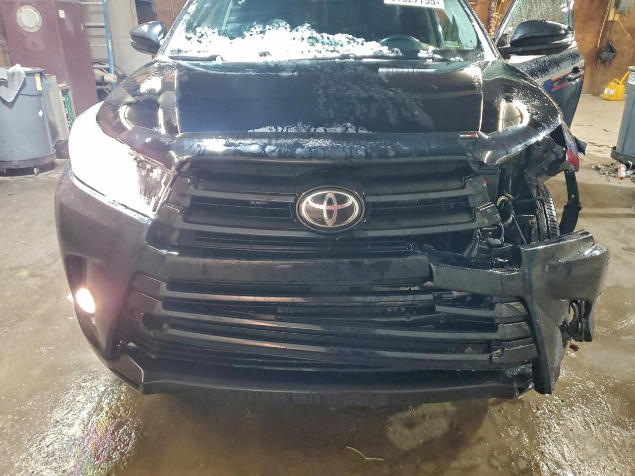 2017 TOYOTA HIGHLANDER SE photo 12