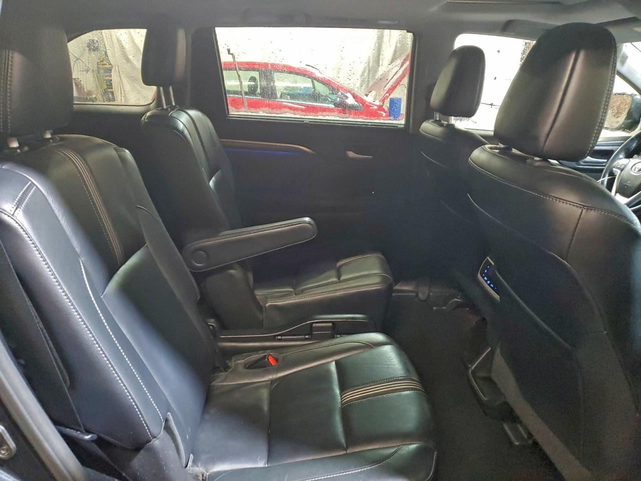 2017 TOYOTA HIGHLANDER SE photo 11