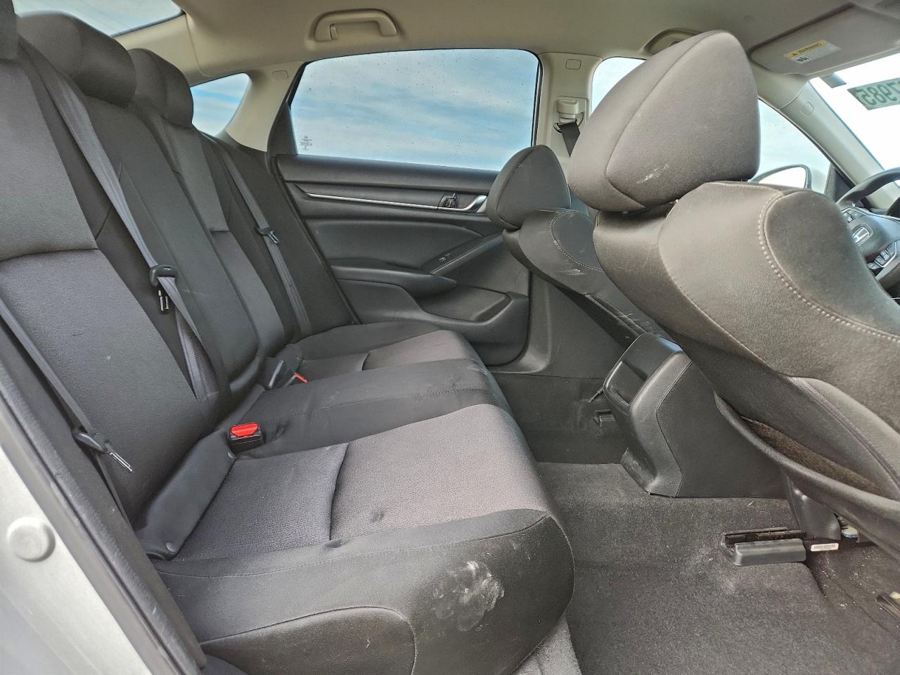 2018 HONDA ACCORD LX photo 19