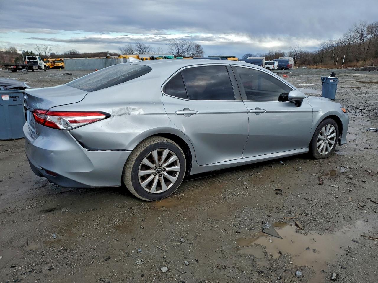 2019 TOYOTA CAMRY L photo 3
