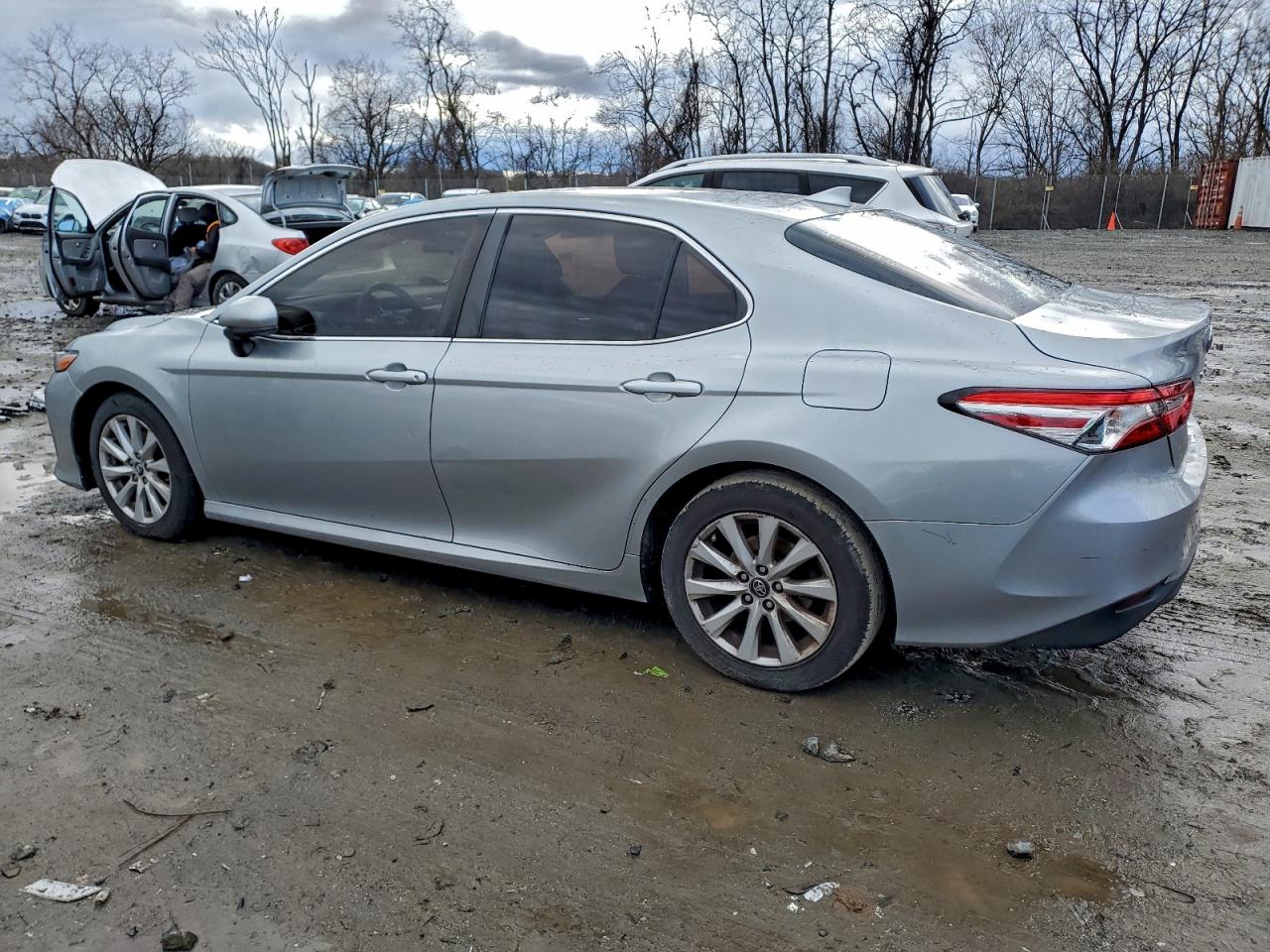 2019 TOYOTA CAMRY L photo 2