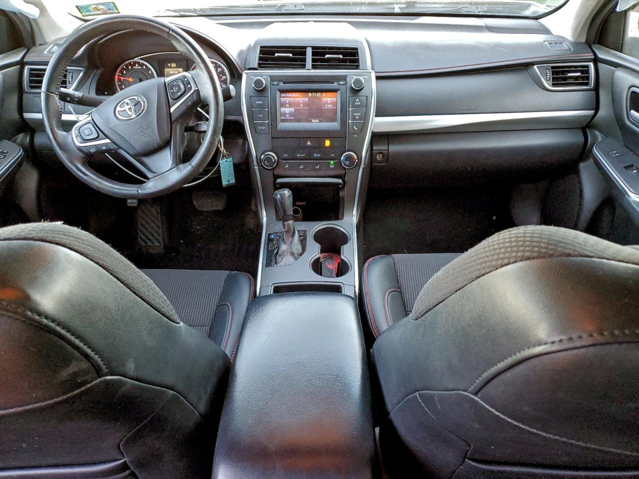 2017 TOYOTA CAMRY LE photo 8