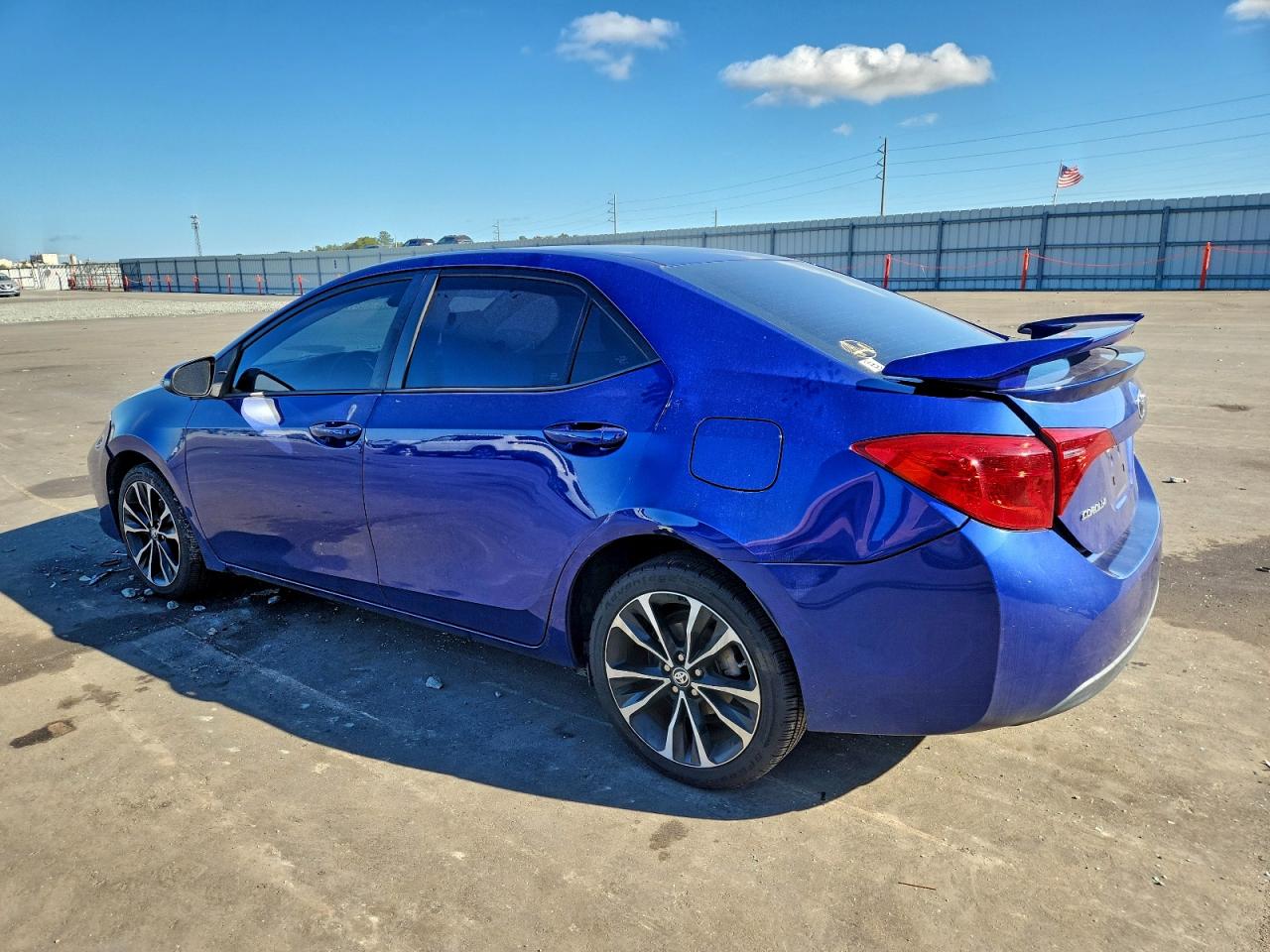 2018 TOYOTA COROLLA L photo 2