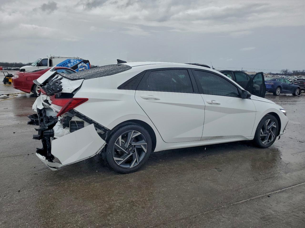 2025 HYUNDAI ELANTRA SEL SPORT photo 3